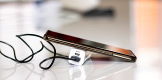 Adaptive Fast Charging vs Quick Charge 2.0 phone charging